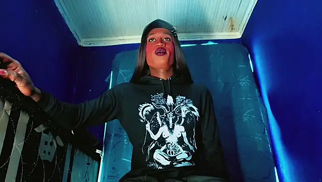 Kloe cardashan online show from 11/11/25, 04:56