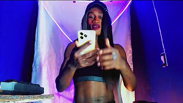 Kloe cardashan online show from 11/21/25, 05:28