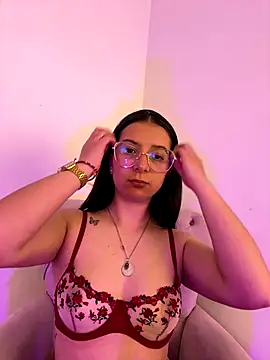 Snapshot of Miaa_sr chatting on 11/02/25, 06:32 Miaa sr online show from 11/02/25, 06:32