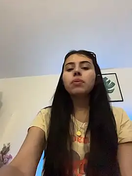Snapshot of BIJOU_SECRET chatting on 12/16/25, 04:17 BIJOU SECRET online show from 12/16/25, 04:17