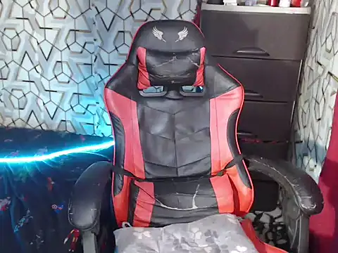 slimraz02 online show from 11/13/25, 01:37