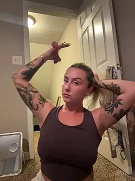 Snapshot of bratfigure chatting on 10/30/25, 05:31 bratfigure online show from 10/30/25, 05:31