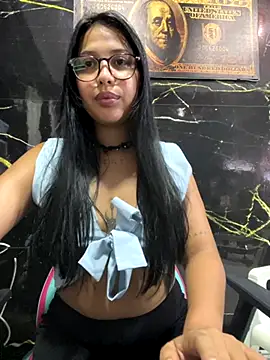 Snapshot of SaraChatChaud chatting on 10/25/25, 10:37 SaraChatChaud online show from 10/25/25, 10:37