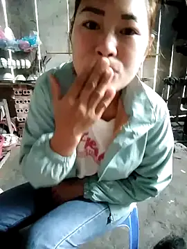 yeu-yeu online show from 11/04/25, 01:38