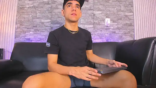 zack joness18 online show from 11/11/25, 03:17