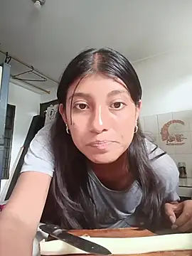 Snapshot of YeseniaRodriguez3 chatting on 10/27/25, 05:17 YeseniaRodriguez3 online show from 10/27/25, 05:17