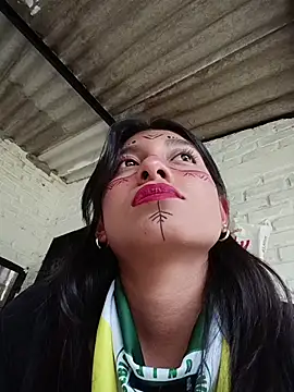 YeseniaRodriguez3 online show from 10/31/25, 05:47