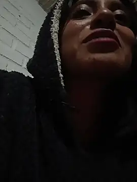 YeseniaRodriguez3 online show from 11/08/25, 12:22