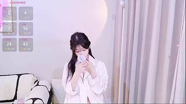 Snapshot of xiaoxi---n chatting on 11/22/25, 09:52 xiaoxi---n online show from 11/22/25, 09:52