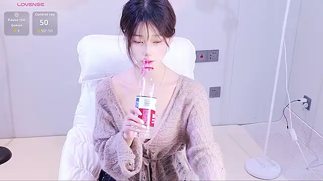 Snapshot of xiaoxi---n chatting on 04/08/26, 09:53 xiaoxi---n online show from 04/08/26, 09:53