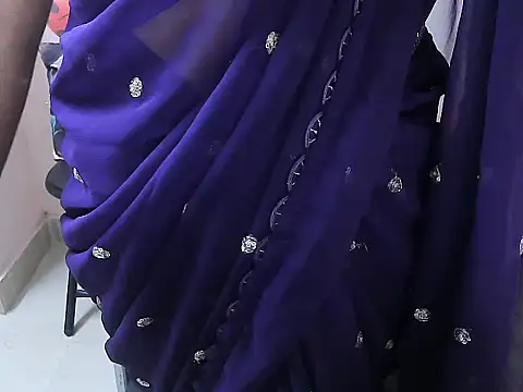 Snapshot of lo_e_shreya chatting on 11/02/25, 04:48 lo e shreya online show from 11/02/25, 04:48