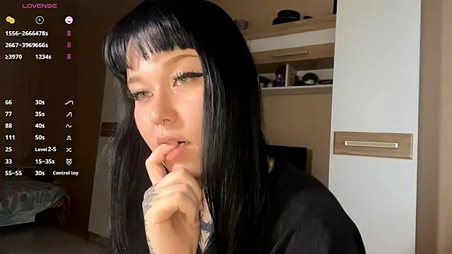 LaurenOveson online show from 11/18/25, 10:20