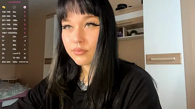 LaurenOveson online show from 11/23/25, 10:37