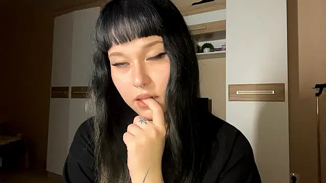 LaurenOveson online show from 11/29/25, 05:27