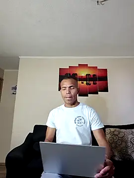 Snapshot of Jonnes-z chatting on 12/14/25, 11:20 Jonnes-z online show from 12/14/25, 11:20