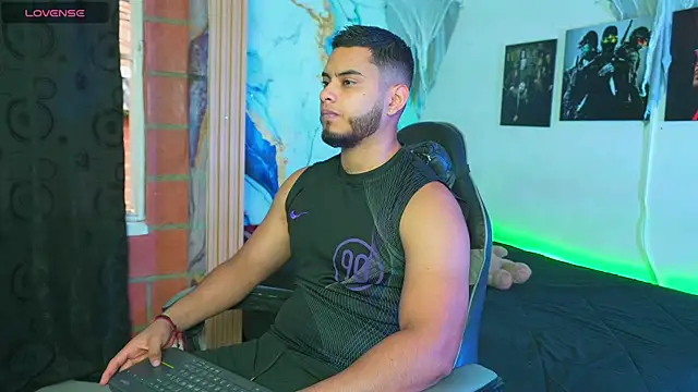 Tiler wolker online show from 11/06/25, 10:21