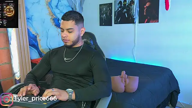 Tiler wolker online show from 11/18/25, 12:31