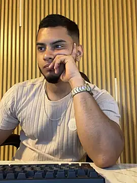 Tiler wolker online show from 11/21/25, 01:04