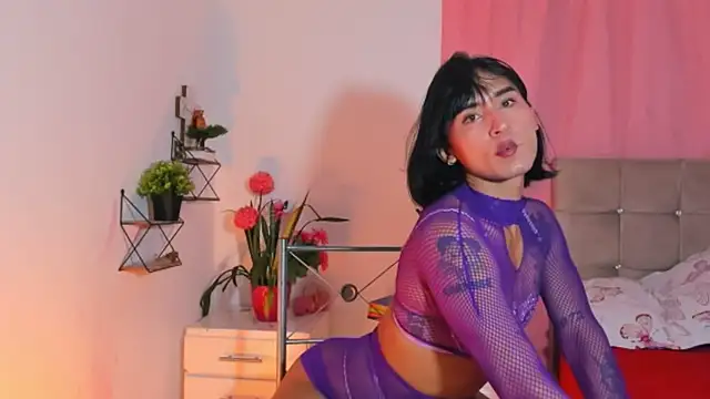 nahomi28  online show from 11/15/25, 05:42