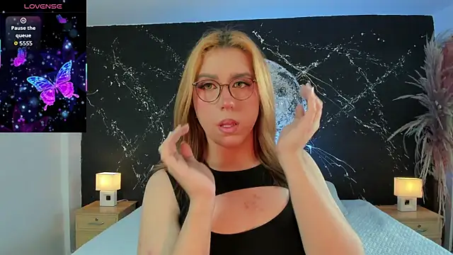 Snapshot of JanneBlossom_ chatting on 12/13/25, 09:42 JanneBlossom online show from 12/13/25, 09:42