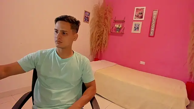 elmasmas01 online show from 10/25/25, 11:10