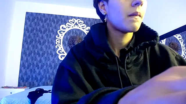 Snapshot of Ghost__Girl_ chatting on 11/08/25, 03:29 Ghost Girl online show from 11/08/25, 03:29