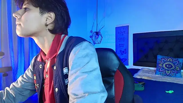 Snapshot of Ghost__Girl_ chatting on 11/11/25, 01:49 Ghost Girl online show from 11/11/25, 01:49