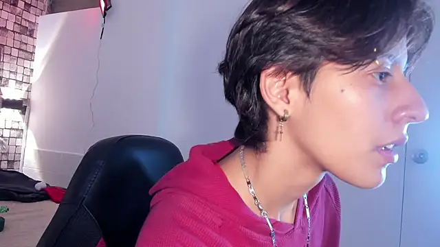 Snapshot of Ghost__Girl_ chatting on 12/02/25, 01:55 Ghost Girl online show from 12/02/25, 01:55