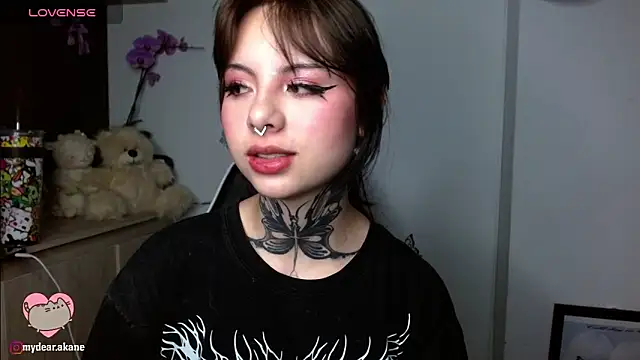 Snapshot of Akane_bellow chatting on 12/14/25, 10:25 Akane bellow online show from 12/14/25, 10:25