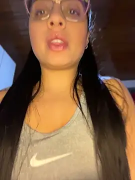 Im Saraaaa online show from 06/13/26, 03:04