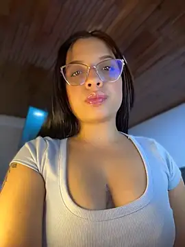 Im Saraaaa online show from 07/28/26, 09:47