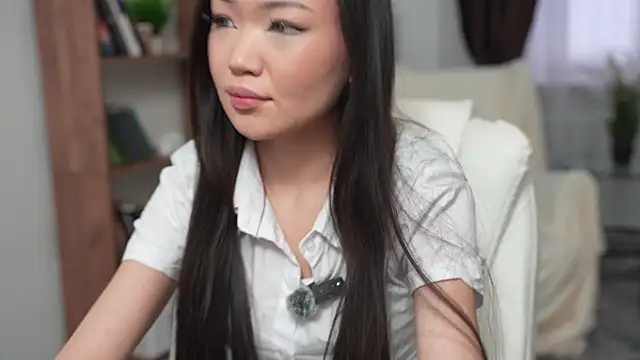 Snapshot of OnieClose chatting on 12/14/25, 07:36 OnieClose online show from 12/14/25, 07:36