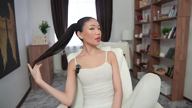 Snapshot of OnieClose chatting on 12/15/25, 08:07 OnieClose online show from 12/15/25, 08:07