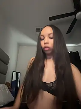 nikkiloveee online show from 07/15/26, 06:02