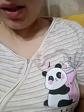 Snapshot of Emily__love chatting on 12/04/25, 03:05 Emily love online show from 12/04/25, 03:05