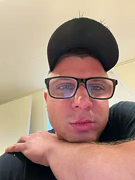 Snapshot of PolishBoy1995 chatting on 11/05/25, 01:44 PolishBoy1995 online show from 11/05/25, 01:44