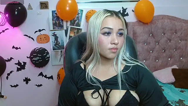 Katicamorada online show from 10/29/25, 04:04