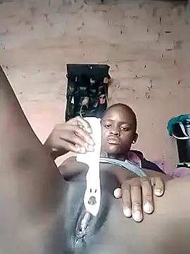 Snapshot of Blondecurv24 chatting on 11/24/25, 10:15 Blondecurv24 online show from 11/24/25, 10:15