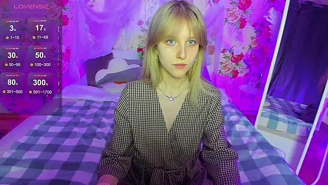 Snapshot of KissChristie__ chatting on 11/12/25, 06:08 KissChristie online show from 11/12/25, 06:08