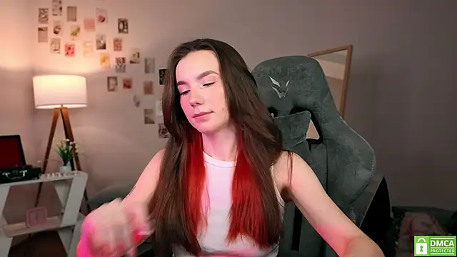 Snapshot of yourfrenchteacher chatting on 11/05/25, 04:34 yourfrenchteacher online show from 11/05/25, 04:34