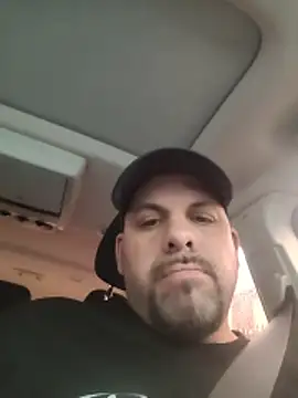 Snapshot of Tincho1051 chatting on 11/29/25, 05:27 Tincho1051 online show from 11/29/25, 05:27