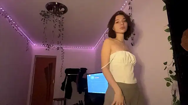 Snapshot of LilithFlamey chatting on 11/16/25, 04:23 LilithFlamey online show from 11/16/25, 04:23