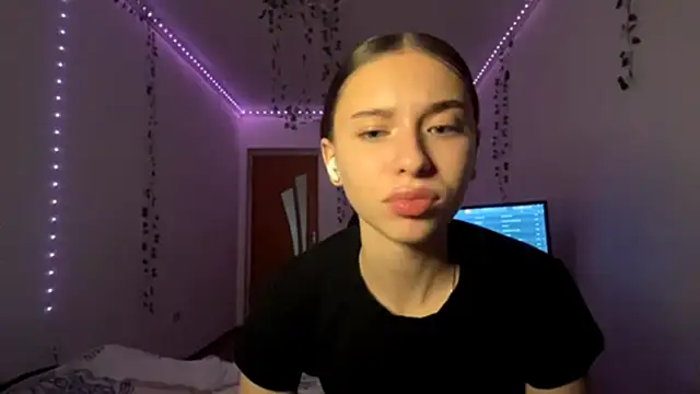 Snapshot of LilithFlamey chatting on 11/17/25, 06:14 LilithFlamey online show from 11/17/25, 06:14