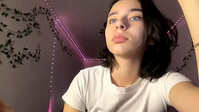 Snapshot of LilithFlamey chatting on 11/23/25, 04:18 LilithFlamey online show from 11/23/25, 04:18