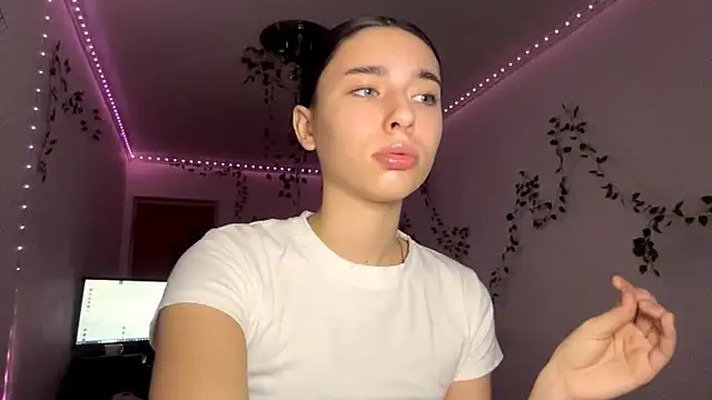 Snapshot of LilithFlamey chatting on 11/24/25, 04:18 LilithFlamey online show from 11/24/25, 04:18