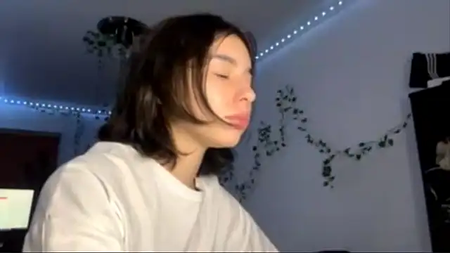 Snapshot of LilithFlamey chatting on 11/25/25, 04:18 LilithFlamey online show from 11/25/25, 04:18