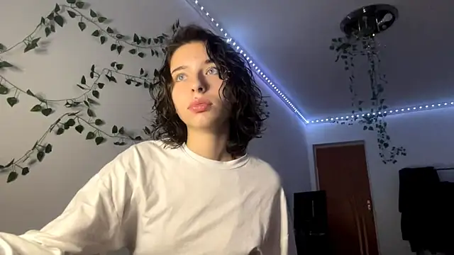 Snapshot of LilithFlamey chatting on 11/29/25, 04:10 LilithFlamey online show from 11/29/25, 04:10