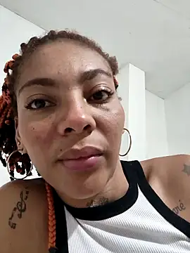 Snapshot of leona_sumiza chatting on 10/28/25, 08:33 leona sumiza online show from 10/28/25, 08:33