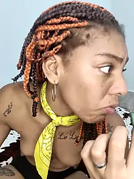 Snapshot of leona_sumiza chatting on 10/31/25, 12:55 leona sumiza online show from 10/31/25, 12:55