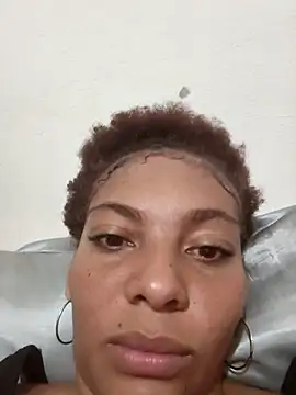 Snapshot of leona_sumiza chatting on 11/19/25, 03:06 leona sumiza online show from 11/19/25, 03:06